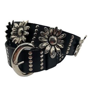 Vintage Express Daisy Belt Size Small Black Leather 3D Sliver Floral Concho Boho